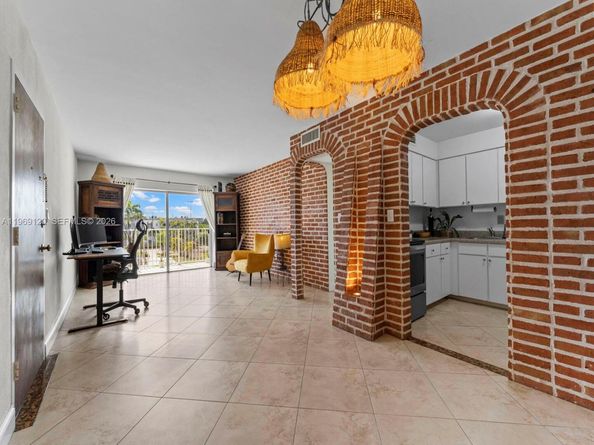 5020 NW 79th Ave 303, Doral FL 33166