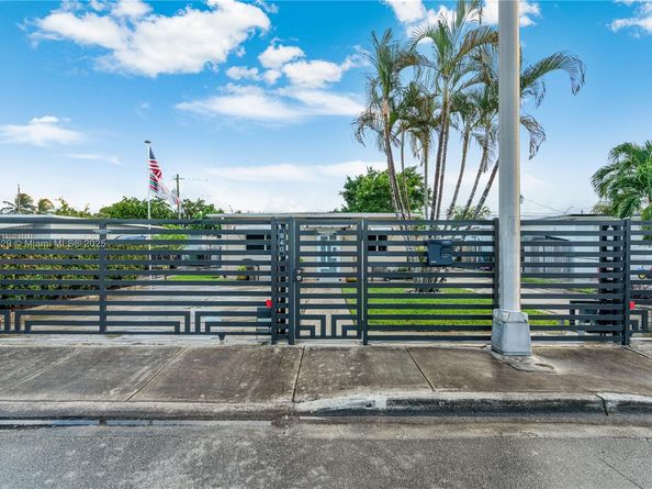 940 E 21st St, Hialeah FL 33013