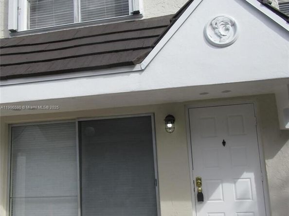 6825 SW 45th Ln 12, Miami FL 33155