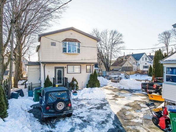 10 Pond St, Lynn MA 01904