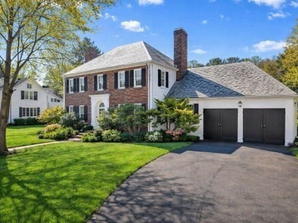 160 Reservoir Rd, Brookline MA 02467