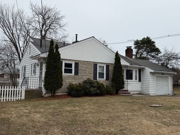 2 Carpenter Rd, Lynnfield MA 01940