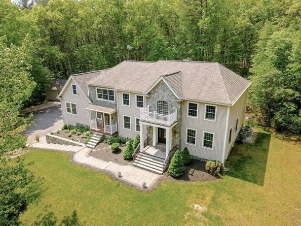 12 Breton Road, Upton MA 01568