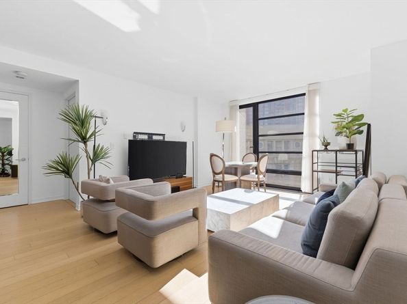 580 Washington St 901, Boston MA 02111