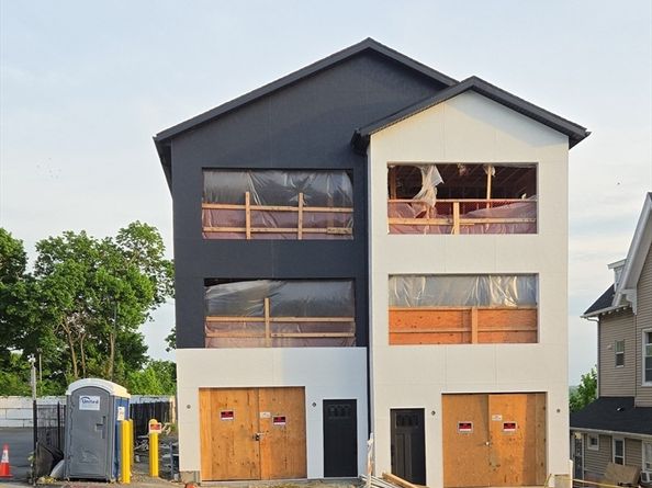 47 Laurel St., Worcester MA 01605