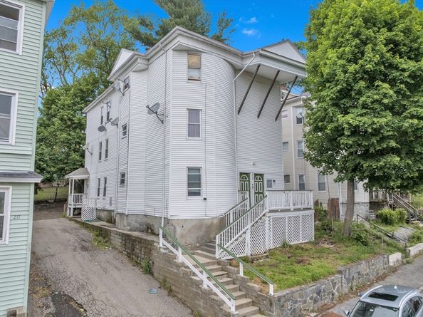 215 Beacon St, Worcester MA 01610