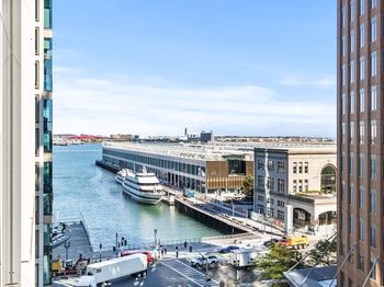 135 Seaport Blvd