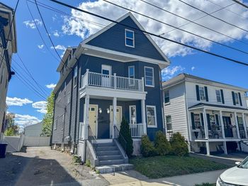 123-125 Laurel St