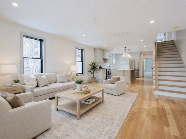 68 Rowe St U:3, Boston MA 02131