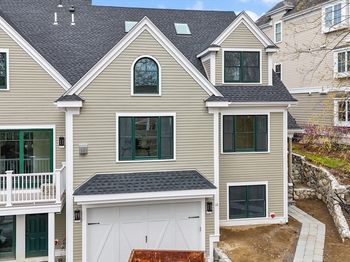 10 Deerpath Lane