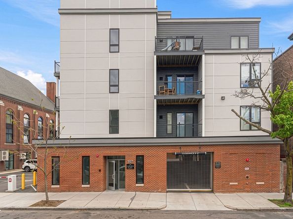 157 Chestnut St 203, Chelsea MA 02150