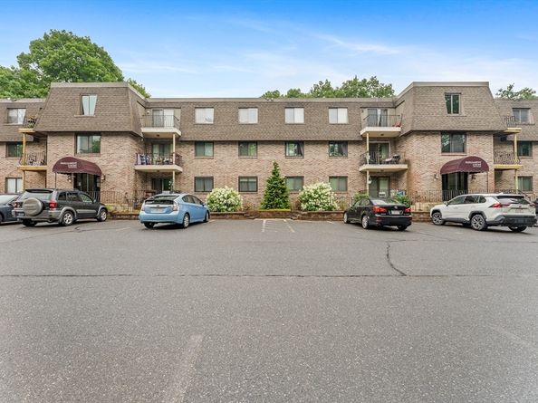 59 School St B15, Northborough MA 01532