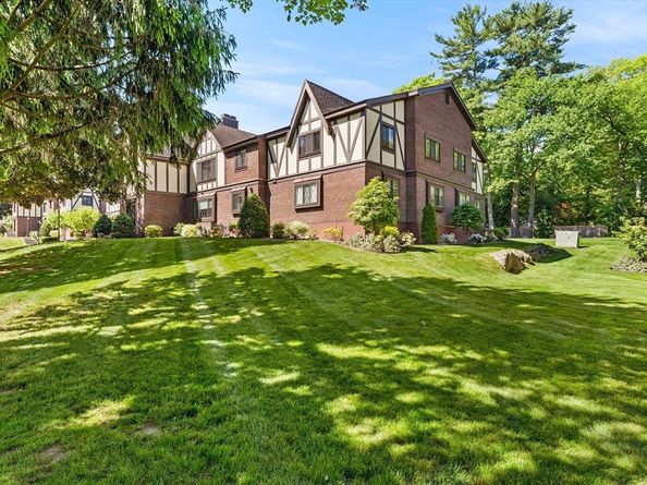 12 Royal Lake Dr 8, Braintree MA 02184