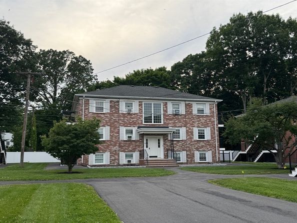 18 Austin Ct E, Saugus MA 01906