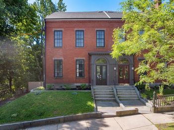 22 Kenilworth St