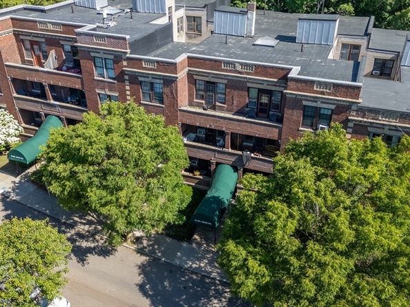 29 Mount Hood Rd 8, Boston MA 02135