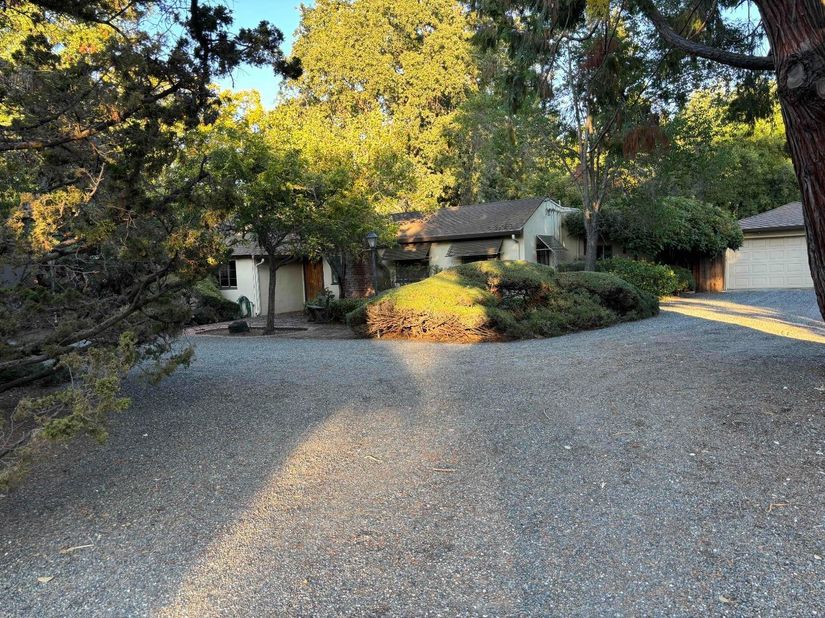 845 Los Robles Avenue, Palo Alto CA 94306