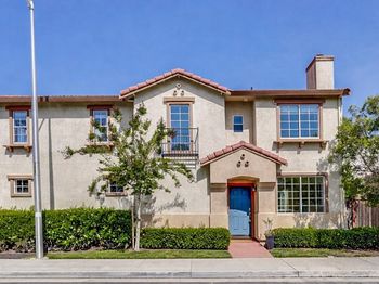 2153 Esperanca Avenue