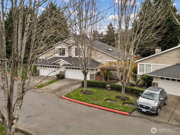 120 Newport Way NW 16, Issaquah WA 98027