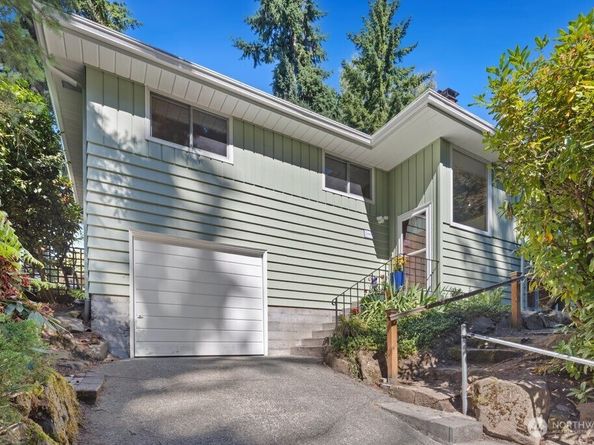 11811 33rd Avenue NE, Seattle WA 98125