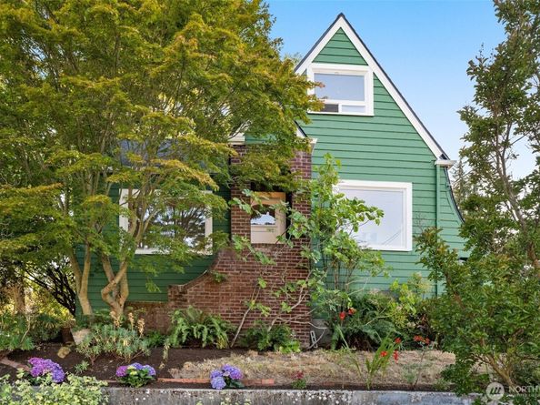 5803 Latona Avenue NE, Seattle WA 98105