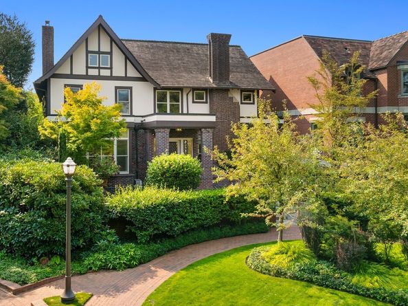 718 E Aloha Street 10, Seattle WA 98102