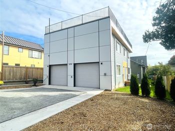 6709 Aurora Avenue N