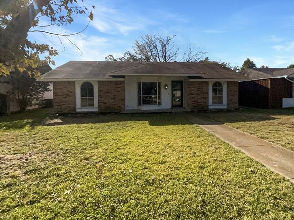 1426  Whiteoak Drive , Garland Texas 75040