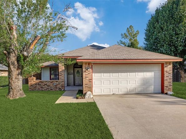 2901  Anysa Lane , Denton Texas 76209