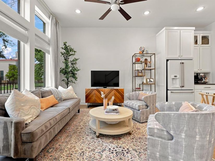 1137  Manderly Court , Dallas Texas 75204