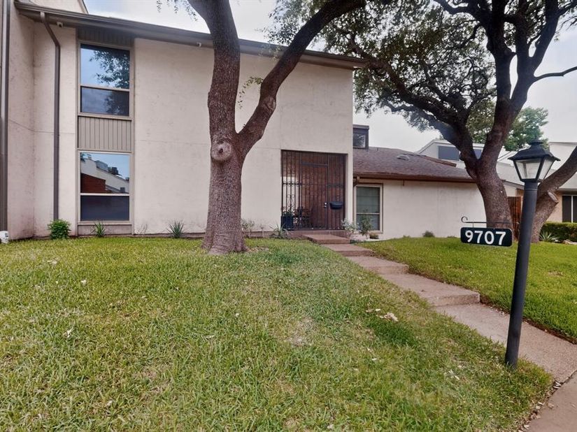 9707  Smokefeather Lane , Dallas Texas 75243