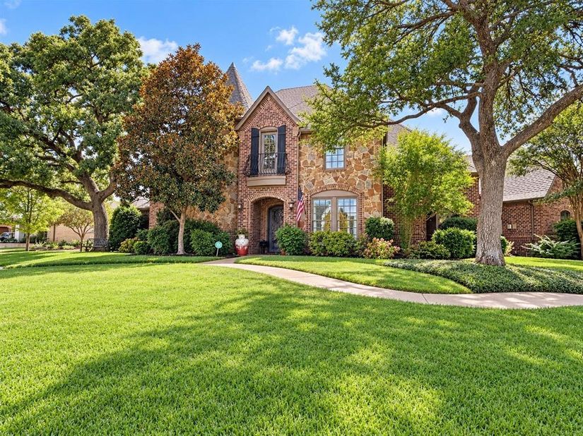 1407  Long And Winding Road , Mansfield Texas 76063