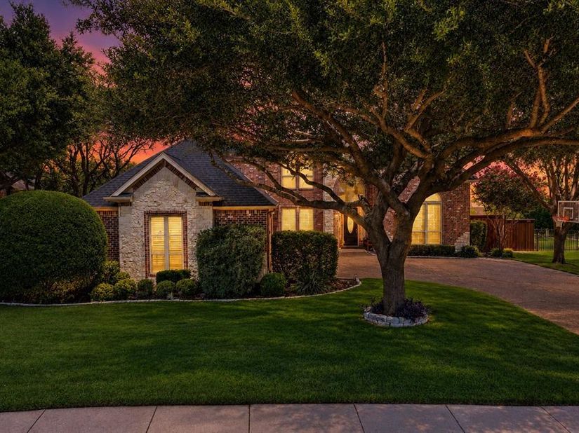 812  White Buffalo Lane , Heath Texas 75032
