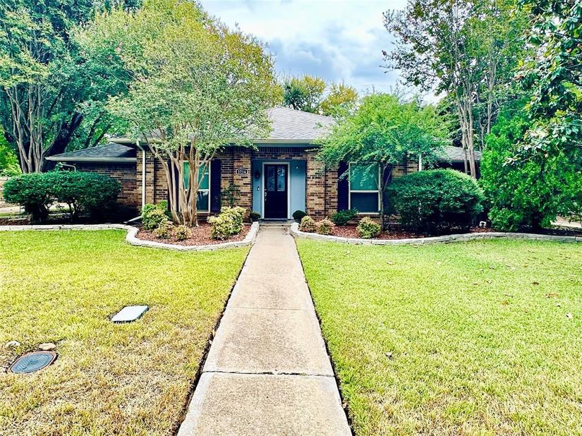 1714  Cornwall Lane , Sachse Texas 75048