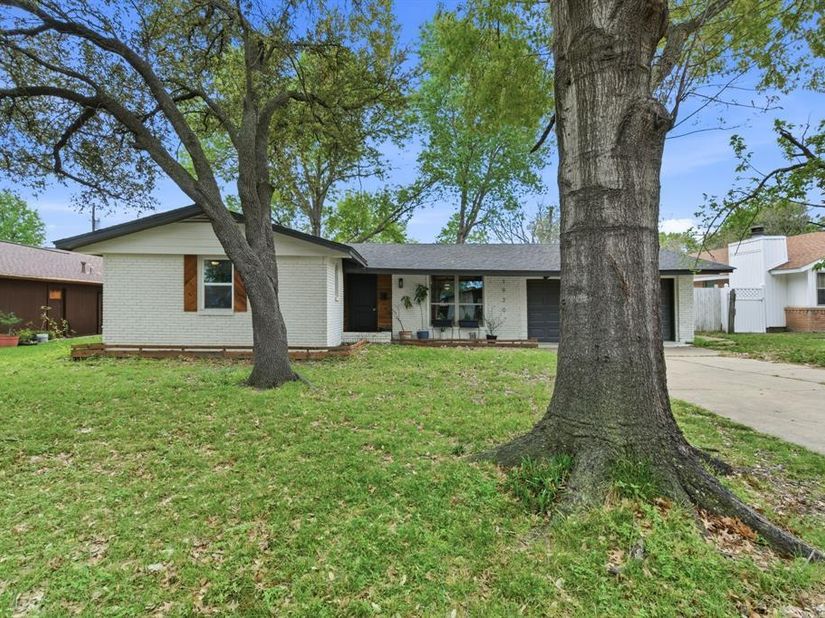 1920  Canterbury Street , Irving Texas 75062