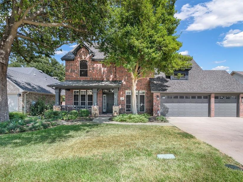 2710  Cobblestone Drive , Grapevine Texas 76051