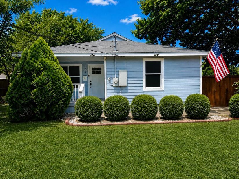 903  Moore Street , McKinney Texas 75069