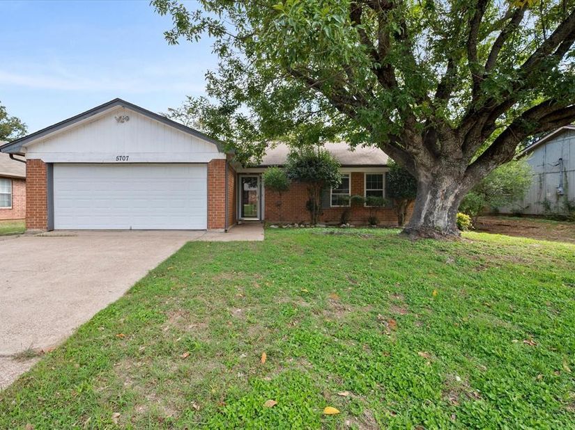 5707  Elm Branch Drive , Arlington Texas 76017