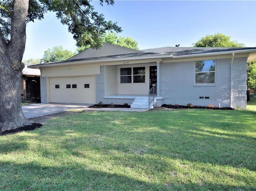 2435  Hillsboro Avenue , Dallas Texas 75228