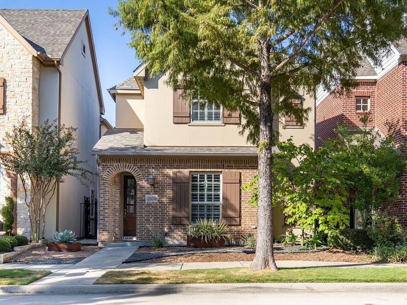 2209  Longwood Drive , Carrollton Texas 75010