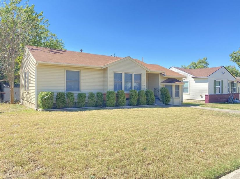 2322  Fenwick Drive , Dallas Texas 75228