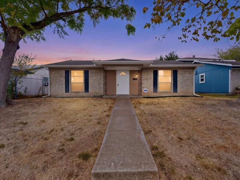 9839  Glengreen Drive , Dallas Texas 75217