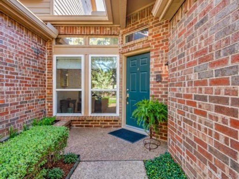2522  Mallard Cove , Carrollton Texas 75006