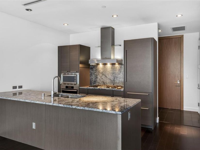 2900  Mckinnon Street  403, Dallas Texas 75201