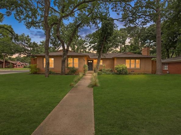 1200  Barker Street , Arlington Texas 76012