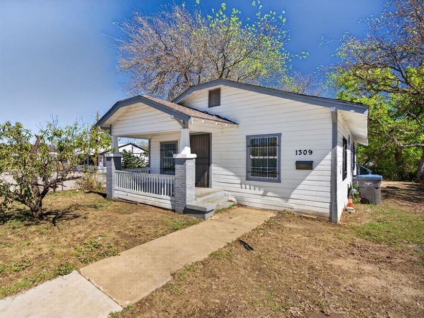 1309 S Riverside Drive , Fort Worth Texas 76104