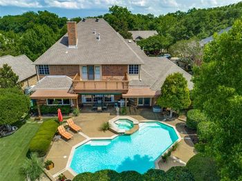 2712  Brookside Lane 