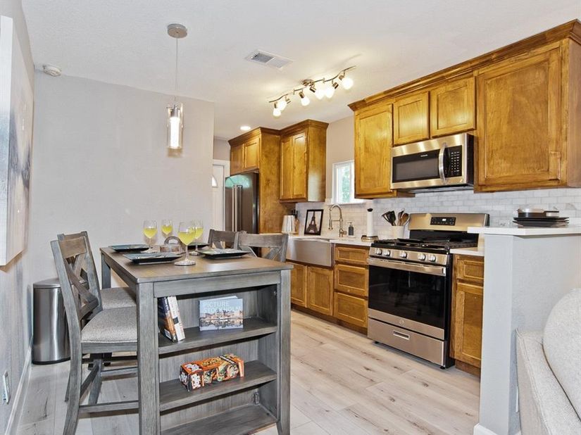 1810  Shaw Street , Dallas Texas 75212