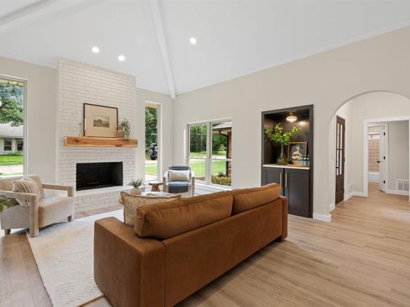 2202  Silver Holly Lane , Richardson Texas 75082