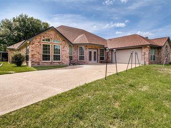 1425  Tobie Layne Street 